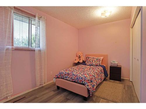 68 Chinook Way West, Brooks, AB - Indoor Photo Showing Bedroom