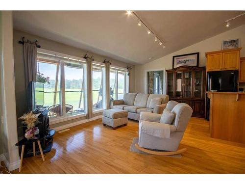 Range Road 43, Rural Mountain View County, AB - Indoor Photo Showing Living Room