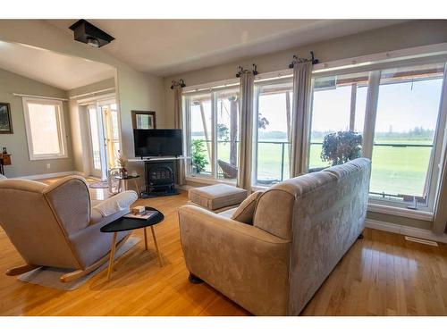 Range Road 43, Rural Mountain View County, AB - Indoor Photo Showing Living Room