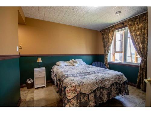 Range Road 43, Rural Mountain View County, AB - Indoor Photo Showing Bedroom