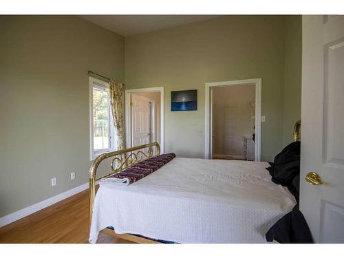 Range Road 43, Rural Mountain View County, AB - Indoor Photo Showing Bedroom