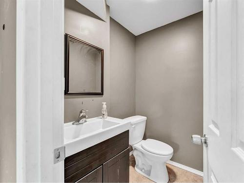 79 Wildrose Avenue West, Brooks, AB - Indoor Photo Showing Bathroom