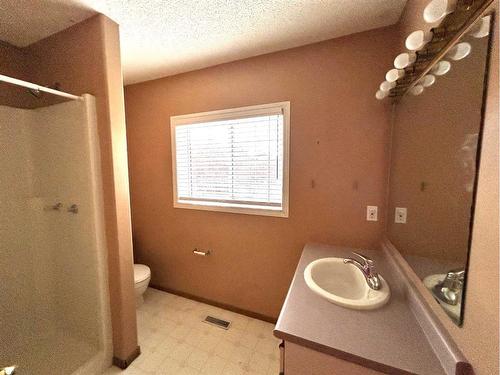 31 Garrow Crescent East, Brooks, AB - Indoor Photo Showing Bathroom