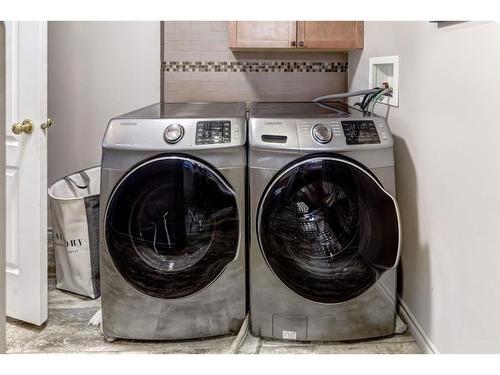 212 13 Street Nw, Drumheller, AB - Indoor Photo Showing Laundry Room