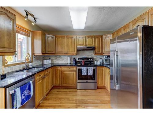 212 13 Street Nw, Drumheller, AB - Indoor Photo Showing Kitchen With Double Sink