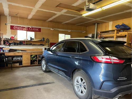 810 3 Street Sw, Drumheller, AB - Indoor Photo Showing Garage