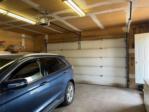 810 3 Street Sw, Drumheller, AB - Indoor Photo Showing Garage