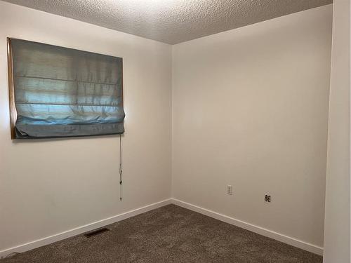 810 3 Street Sw, Drumheller, AB - Indoor Photo Showing Other Room