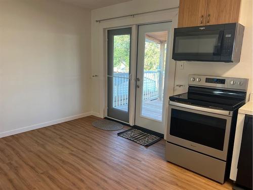 810 3 Street Sw, Drumheller, AB - Indoor Photo Showing Kitchen