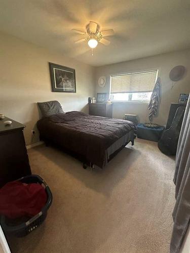 413 6 Avenue West, Hanna, AB - Indoor Photo Showing Bedroom