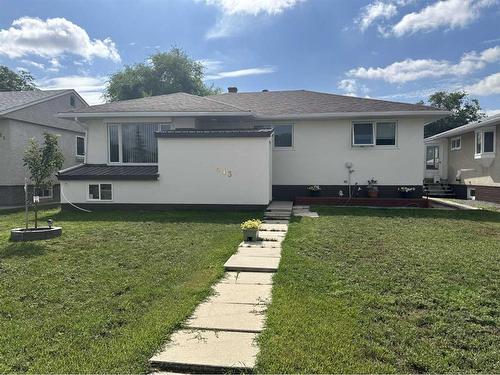 413 6 Avenue West, Hanna, AB - Outdoor