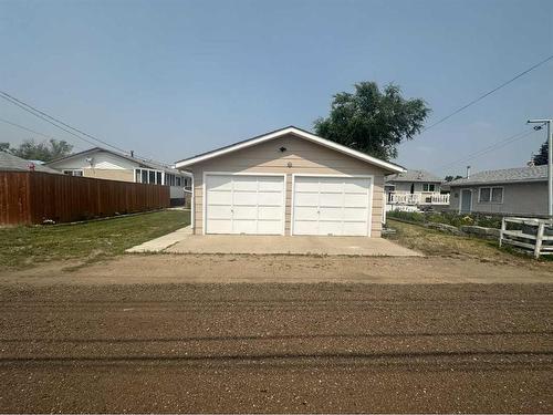 413 6 Avenue West, Hanna, AB - Outdoor