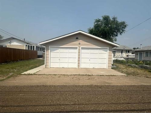 413 6 Avenue West, Hanna, AB - Outdoor With Exterior