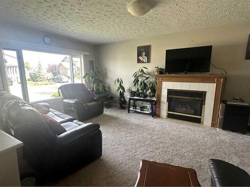 413 6 Avenue West, Hanna, AB - Indoor Photo Showing Living Room With Fireplace