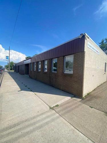 103 2 Avenue West, Brooks, AB 