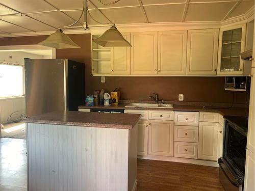 112 2 Street, Drumheller, AB - Indoor Photo Showing Kitchen