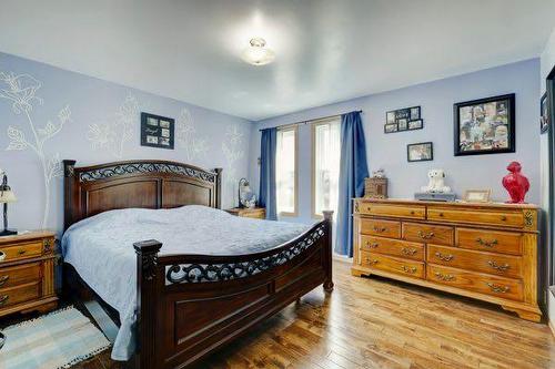 1345 4 Avenue Sw, Drumheller, AB - Indoor Photo Showing Bedroom