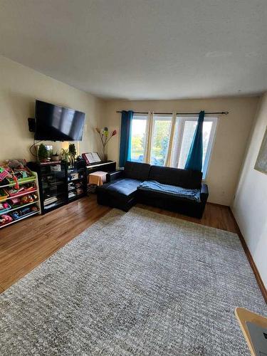 128 Upland Boulevard West, Brooks, AB - Indoor Photo Showing Living Room