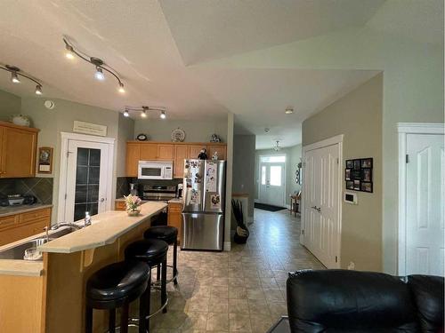 5037 Shannon Drive, Olds, AB - Indoor Photo Showing Kitchen