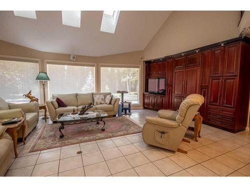 23 Range Road 62, Rural Mountain View County, AB - Indoor Photo Showing Living Room