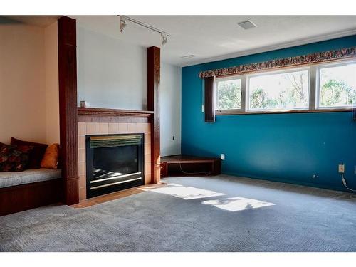 101 22 Street Nw, Drumheller, AB - Indoor With Fireplace