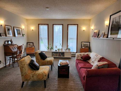 1422 Mccrimmon Drive, Carstairs, AB - Indoor Photo Showing Living Room