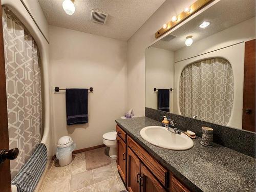 1422 Mccrimmon Drive, Carstairs, AB - Indoor Photo Showing Bathroom