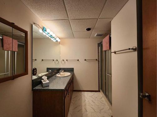 1422 Mccrimmon Drive, Carstairs, AB - Indoor Photo Showing Bathroom