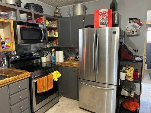 213 1 Avenue, Torrington, AB - Indoor Photo Showing Kitchen