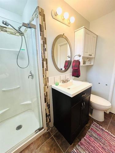 307 Mehl Place, Oyen, AB - Indoor Photo Showing Bathroom