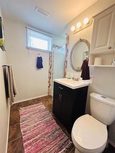 307 Mehl Place, Oyen, AB - Indoor Photo Showing Bathroom