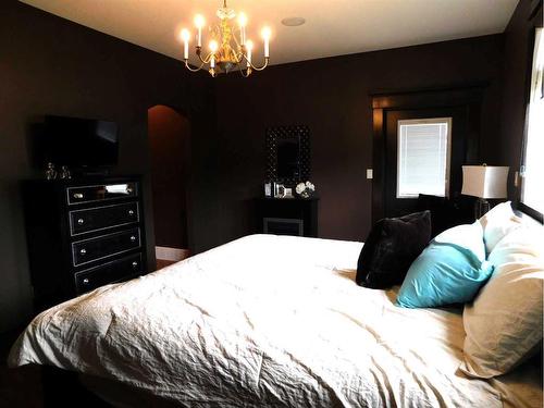 16 South Shore Close, Brooks, AB - Indoor Photo Showing Bedroom