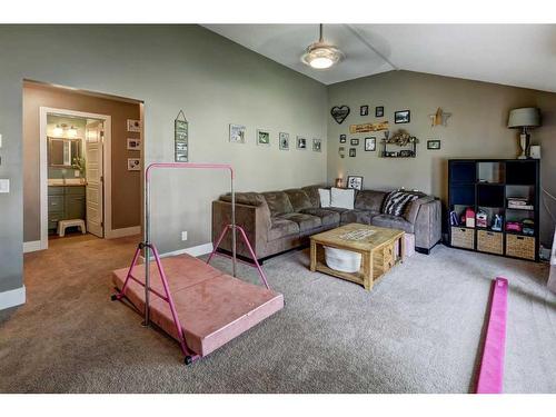 406 16 Street East, Drumheller, AB - Indoor Photo Showing Living Room