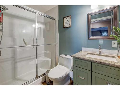 406 16 Street East, Drumheller, AB - Indoor Photo Showing Bathroom