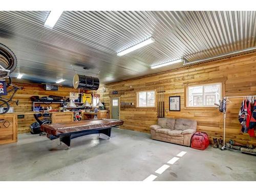 406 16 Street East, Drumheller, AB - Indoor Photo Showing Garage