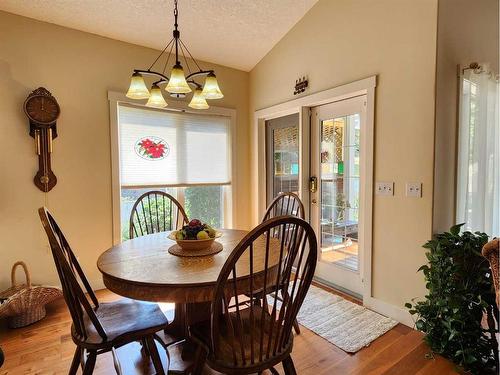 1269 23 Avenue, Didsbury, AB - Indoor Photo Showing Dining Room