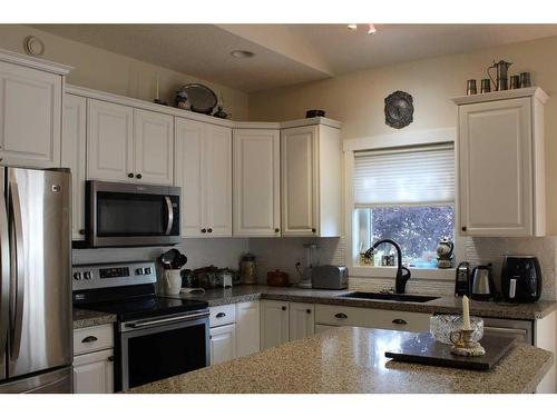 1269 23 Avenue, Didsbury, AB - Indoor Photo Showing Kitchen