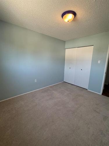 22-398 16 Street Ne, Medicine Hat, AB - Indoor Photo Showing Other Room