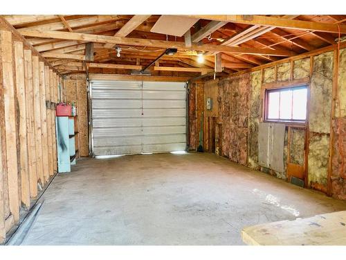 210 2 Street East, Drumheller, AB - Indoor Photo Showing Garage