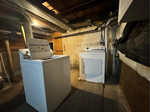 210 2 Street East, Drumheller, AB - Indoor Photo Showing Laundry Room