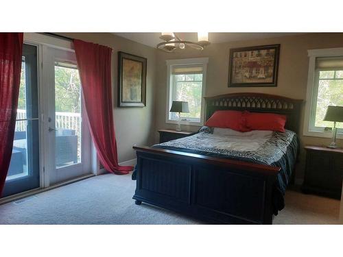 166 Railway Avenue, Drumheller, AB - Indoor Photo Showing Bedroom