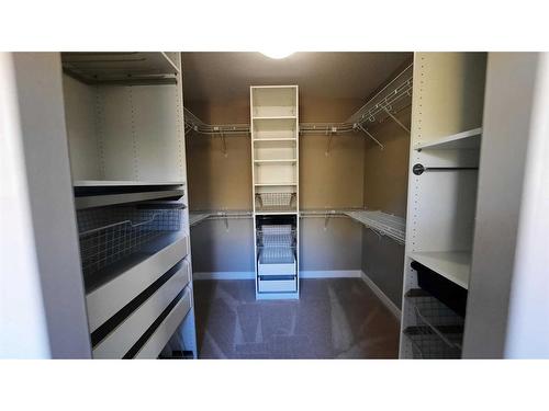 166 Railway Avenue, Drumheller, AB - Indoor Photo Showing Bathroom