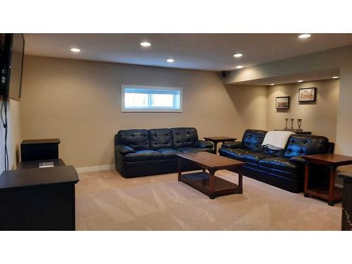 166 Railway Avenue, Drumheller, AB - Indoor Photo Showing Kitchen