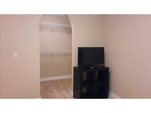 166 Railway Avenue, Drumheller, AB - Indoor Photo Showing Bathroom