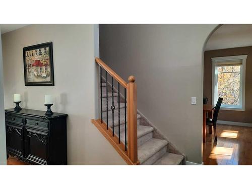 166 Railway Avenue, Drumheller, AB - Indoor Photo Showing Dining Room