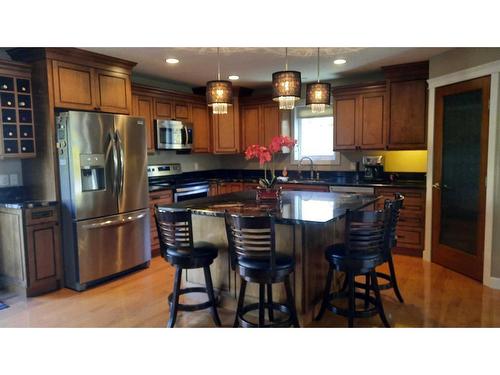 166 Railway Avenue, Drumheller, AB - Indoor Photo Showing Kitchen