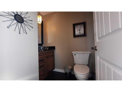 166 Railway Avenue, Drumheller, AB - Indoor Photo Showing Bathroom