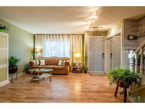 80 Ashwood Road Se, Airdrie, AB - Indoor Photo Showing Living Room