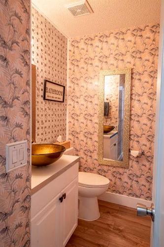 80 Ashwood Road Se, Airdrie, AB - Indoor Photo Showing Bathroom