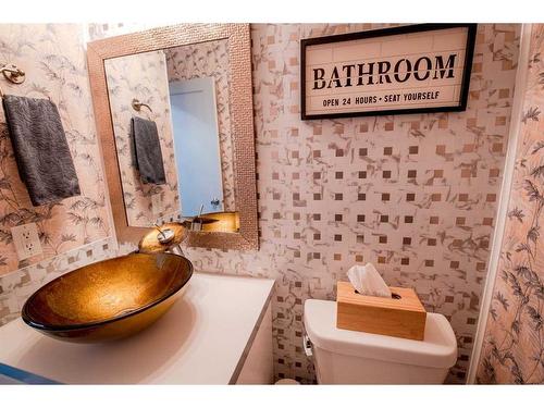 80 Ashwood Road Se, Airdrie, AB - Indoor Photo Showing Bathroom